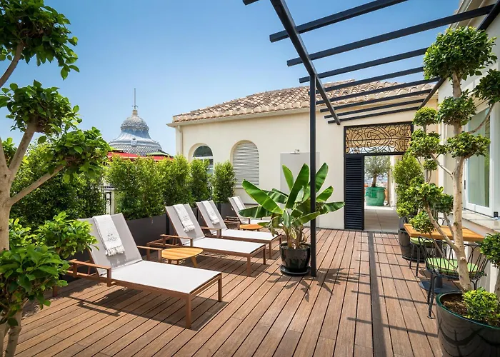 Palacio Gran Via, A Royal Hideaway